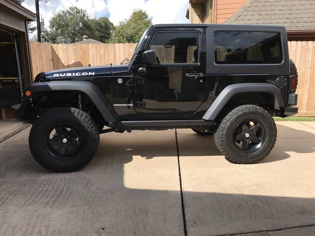 Mopar 77070095AC Stage I 2" Lift Kit with Fox Shocks for 1218 Jeep